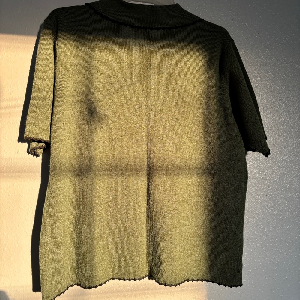 Vintage embroidered knit button up tee shirt - Picture 9 of 9